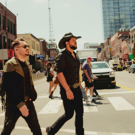 Fernando e Sorocaba lançam documentário sobre show no Grand Ole Opry, nos EUA