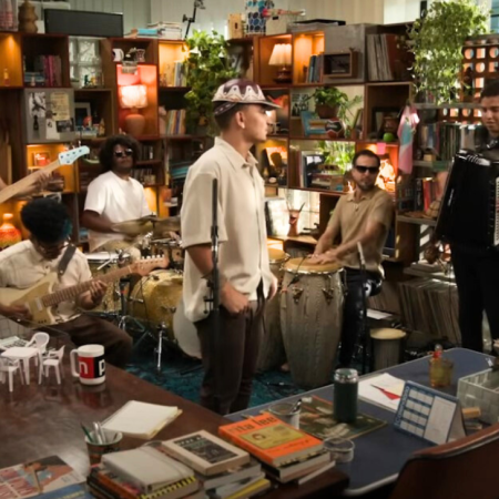 Tiny Desk Brasil estreia oficialmente com muito piseiro e show de João Gomes