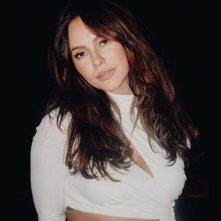 Paolla Oliveira recebe caminhão de rosas de admirador secreto